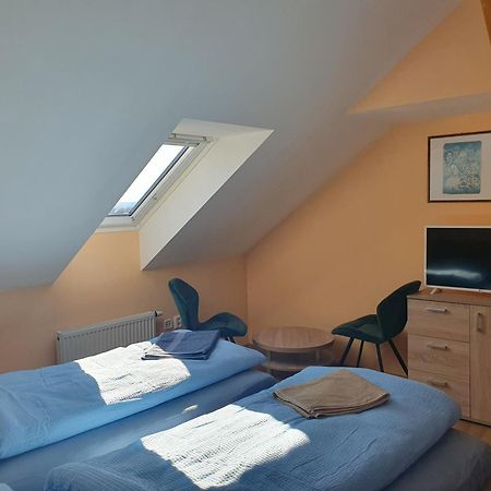 Pension Zeleny Strom Mikulov Exterior photo