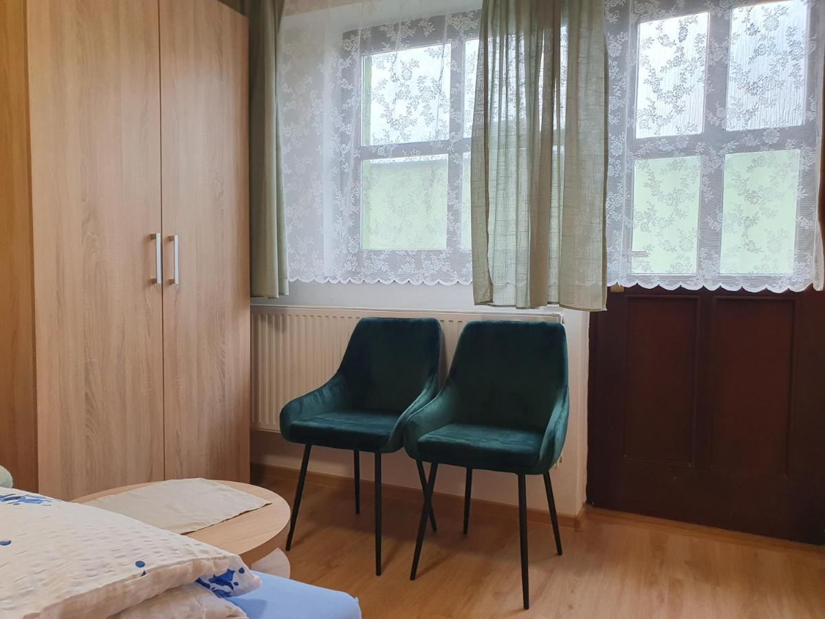 Pension Zeleny Strom Mikulov Exterior photo