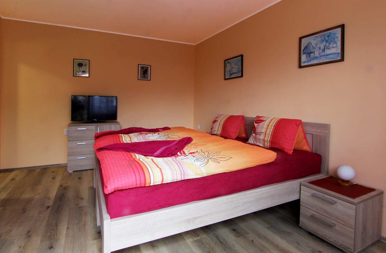 Pension Zeleny Strom Mikulov Exterior photo